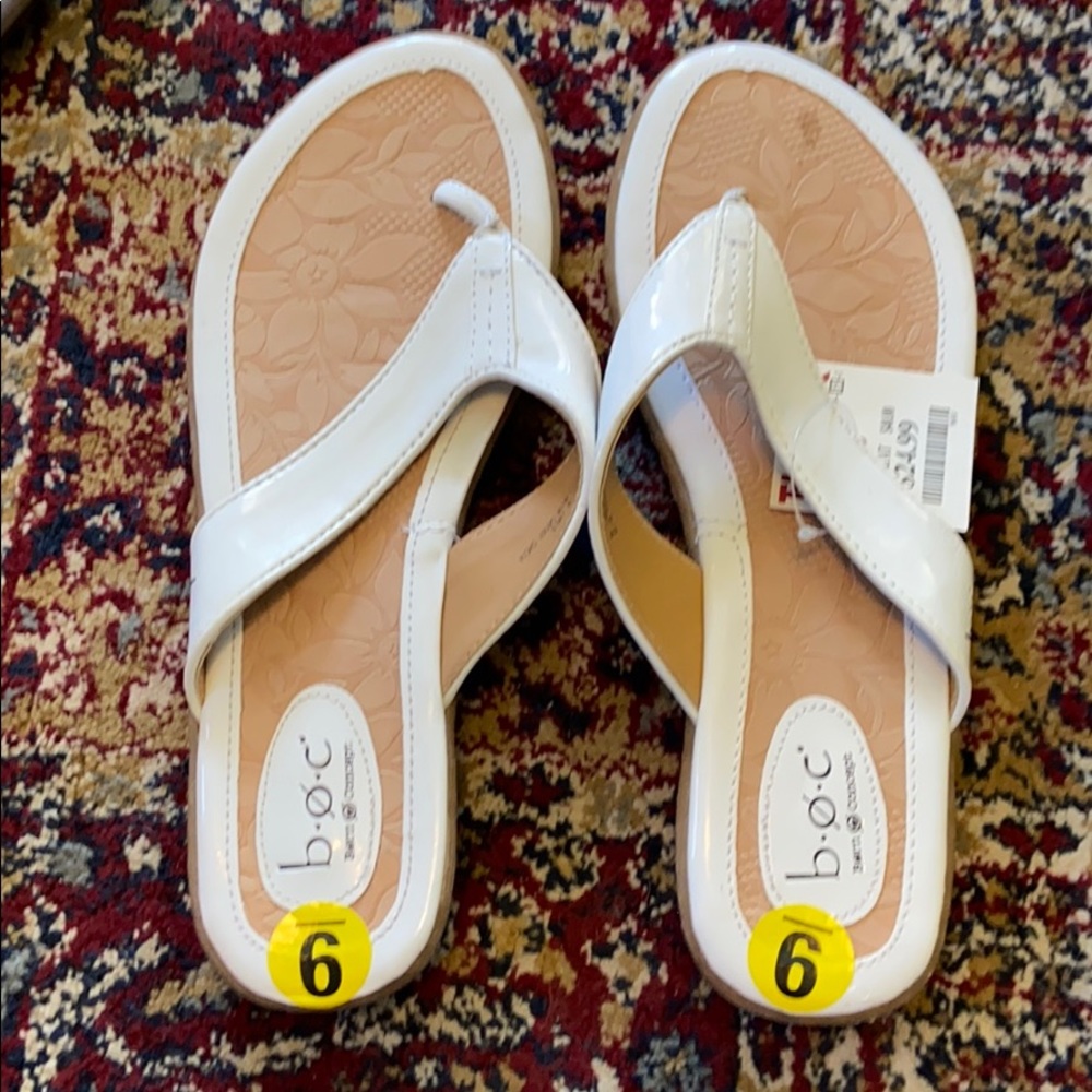 NWT white b.o.c white flip flops size 9